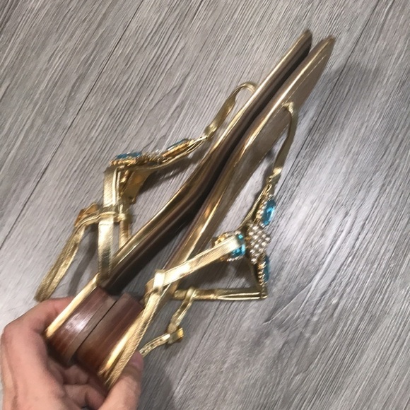 Enzo Angiolini Gold Rhinestone Thong Style Flat Sandals size 8 - Picture 6 of 9